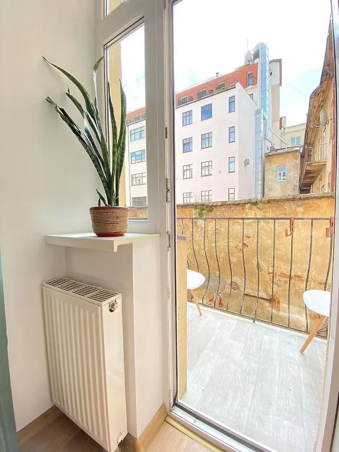 Apartment Art Studio Near Opera Theatre